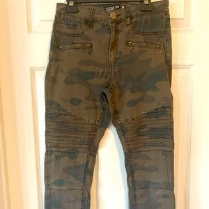 Design lab Camo Pants.